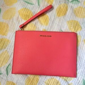 XL Michael Kors Wristlet - Grapefruit Pink